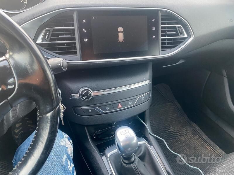 Usata 2019 Peugeot 308 Tre volumi | 8900 € (Buon prezzo) - Immagine 1/4