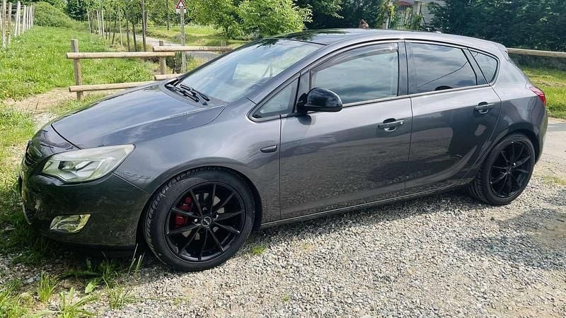 Usata Opel Astra 110 CV (80 kW) 2012 Berlina