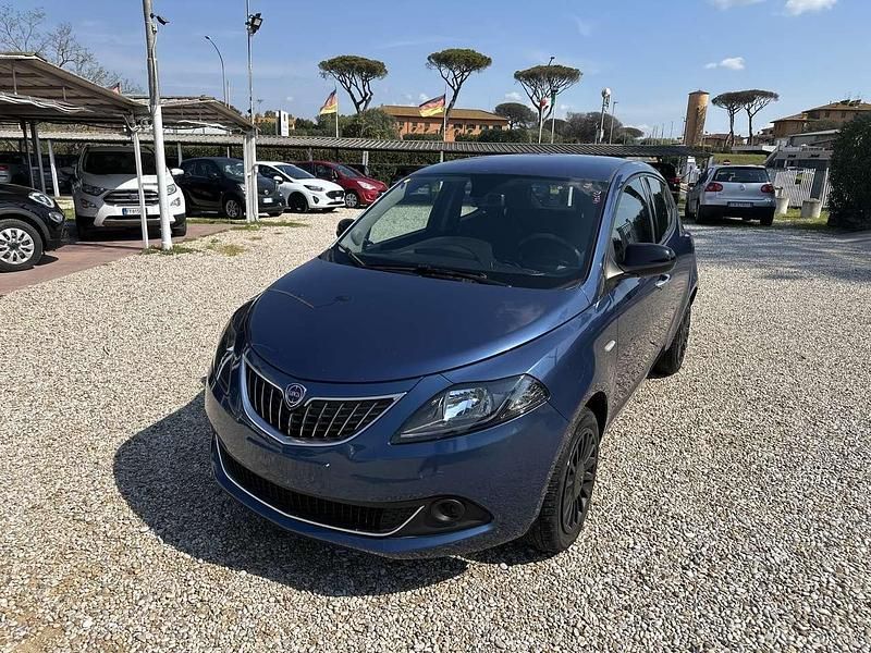 Usata Lancia Ypsilon Gold 69 CV (50 kW) 2022 Blu/azzurro Utilitaria