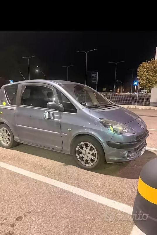 Usata Peugeot 1007 68 CV (50 kW) 2005 Grigio Monovolume