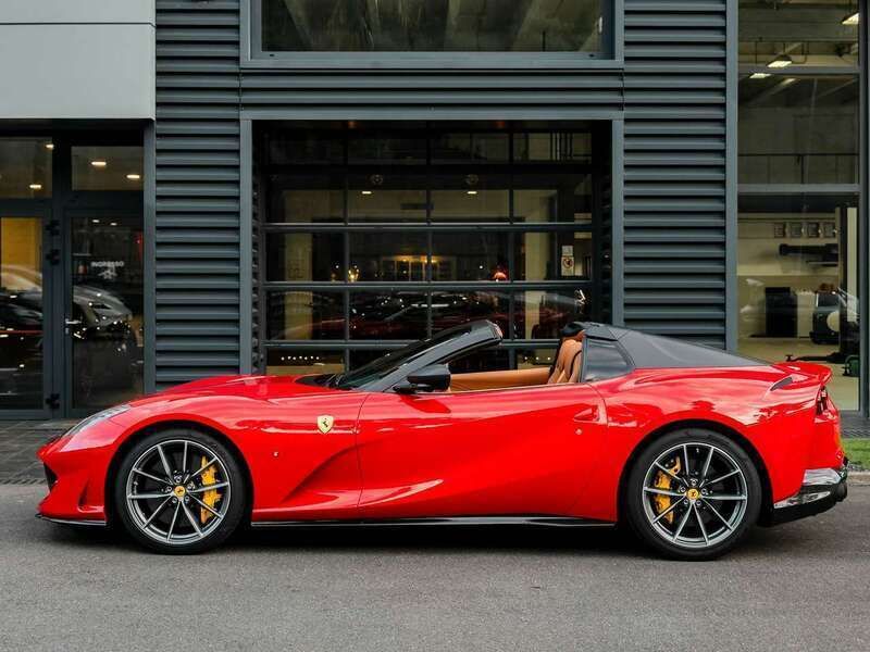 Usata Ferrari 812 799 CV (587 kW) 2021 Rosso corsa Cabrio