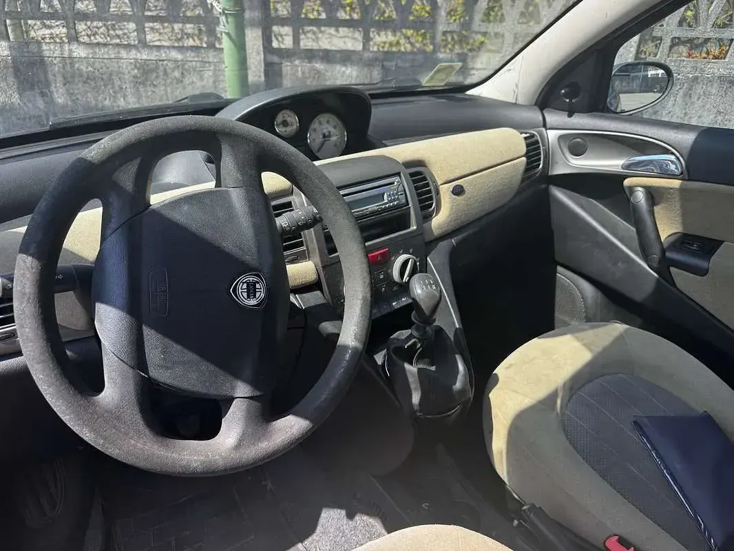 Usata Lancia Ypsilon 60 CV (44 kW) 2004 Utilitaria