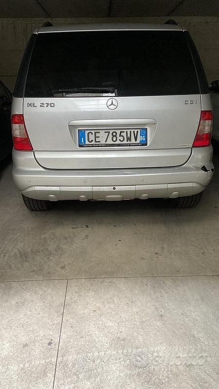 Usata Mercedes ML270 163 CV (119 kW) 2003 Grigio SUV