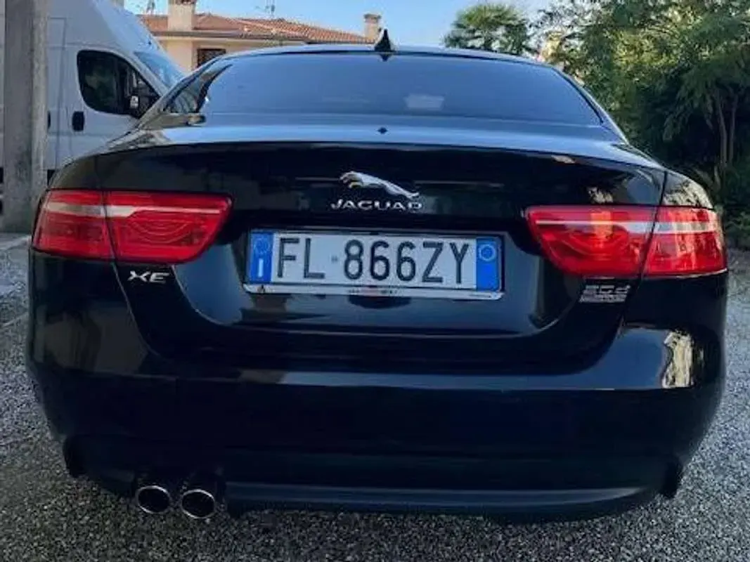 Usata Jaguar XE Prestige 179 CV (131 kW) 2017 Nero Berlina