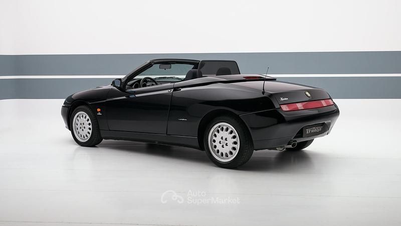 Usata Alfa Romeo Spider 144 CV (105 kW) 1999 Nero pastello Cabrio