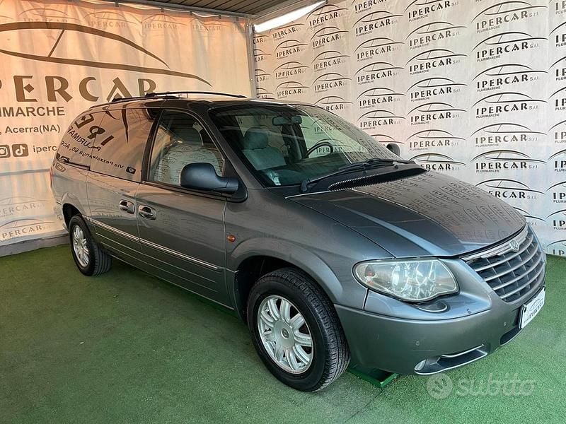Usata Chrysler Voyager Limited 149 CV (109 kW) 2007 Grigio Monovolume