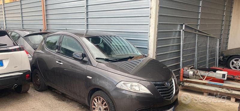 Usata Lancia Ypsilon 69 CV (50 kW) 2013 Grigio Utilitaria