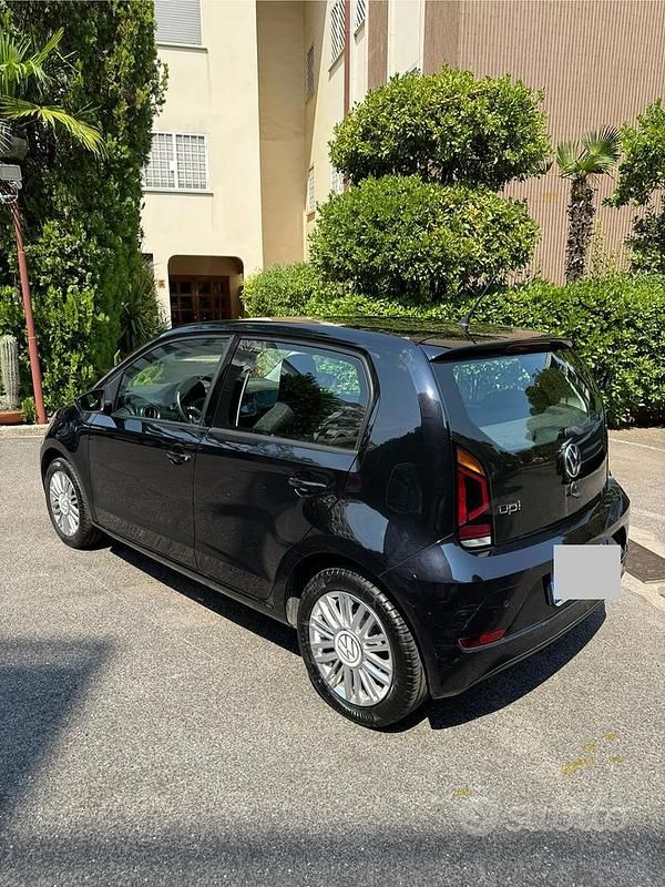 Usata VW up! Move 65 CV (47 kW) 2023 Nero Utilitaria