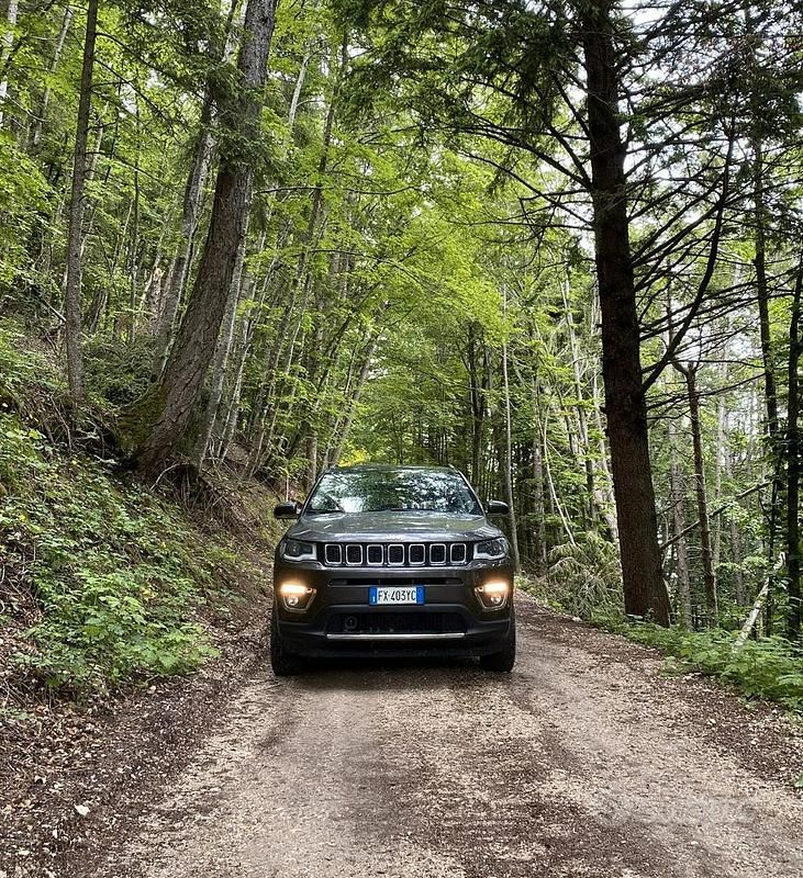 Grigio Usata 2018 Jeep Compass Limited SUV | 15.200 € (Buon prezzo) - Immagine 1/4