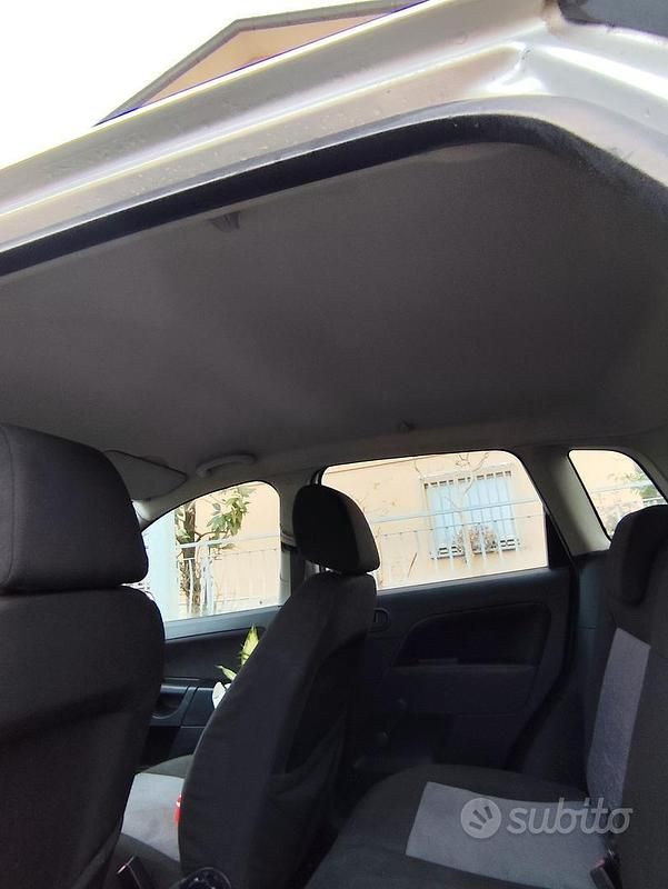 Usata Ford Fiesta Ghia 96 CV (70 kW) 2008 Grigio Utilitaria