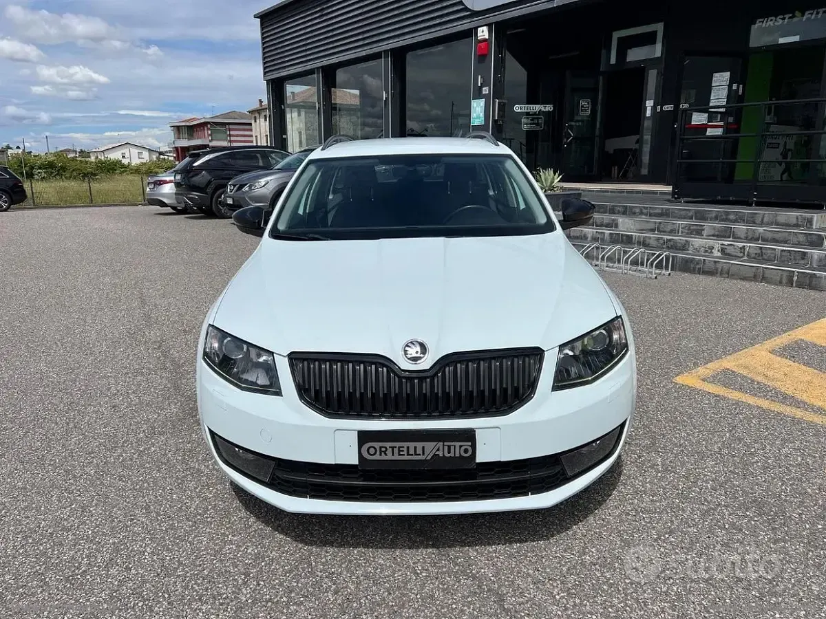 Usata Skoda Octavia G-TEC Executive 110 CV (80 kW) 2017 Bianco Station wagon