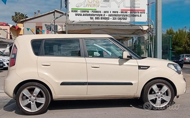 Usata Kia Soul Active 128 CV (94 kW) 2010 Beige SUV