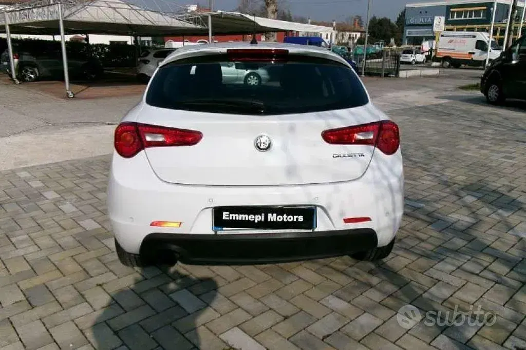 Usata Alfa Romeo Giulietta 120 CV (88 kW) 2018 Bianco Utilitaria
