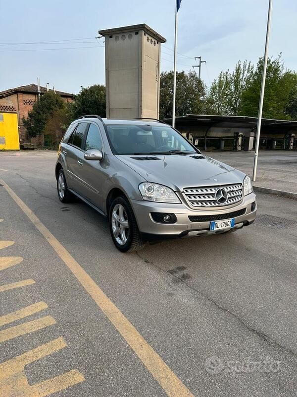 Usata Mercedes ML320 224 CV (164 kW) 2007 Grigio SUV