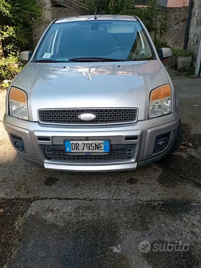 Usata Ford Fusion 68 CV (50 kW) 2008 Grigio Utilitaria