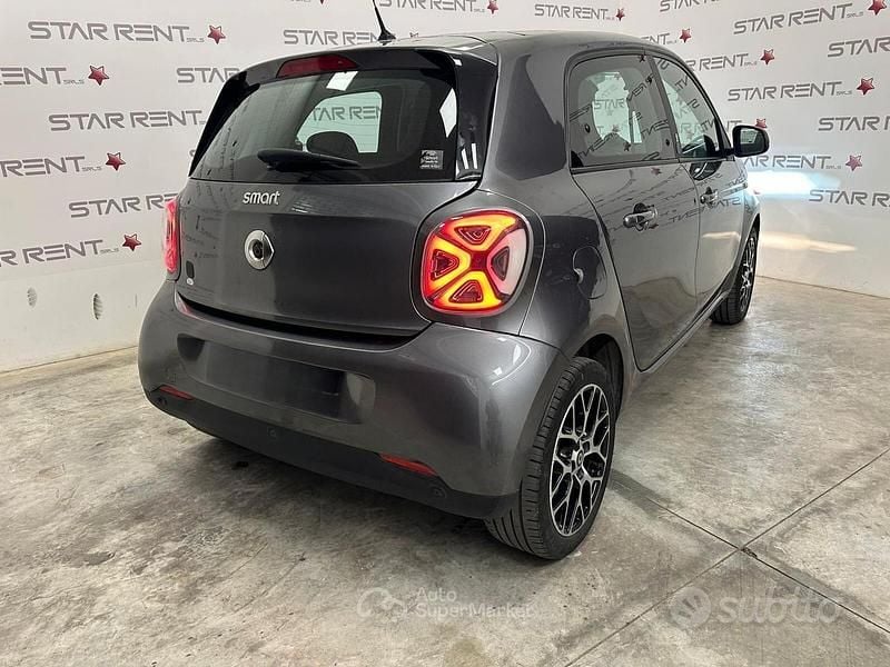 Usata Smart ForFour Electric Drive Passion 41 kW (56 CV) 2021 Grigio Utilitaria