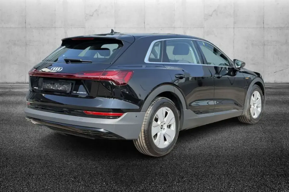 Usata Audi e-tron 158 kW (215 CV) 2022 Nero SUV