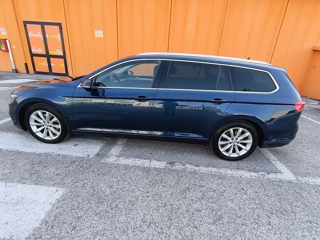 Usata VW Passat Business 150 CV (110 kW) 2020 Blu/azzurro Station wagon