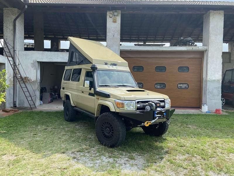 Usado Toyota Land Cruiser 204 CV (150 kW) 2022 Beige SUV
