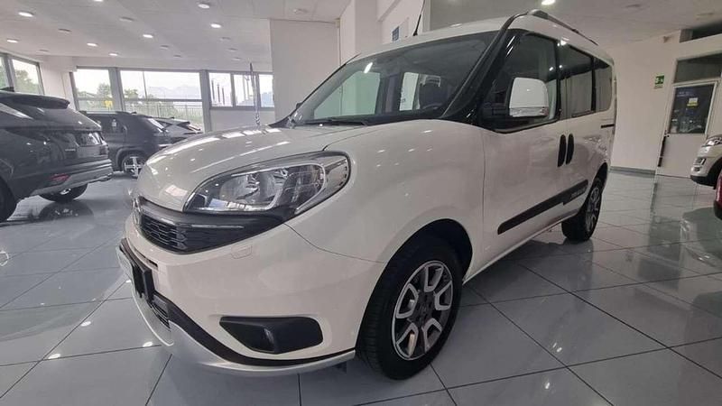 Bianco Usata 2017 Fiat Doblò Trekking Monovolume | 17.500 € (Molto cara) - Immagine 1/4