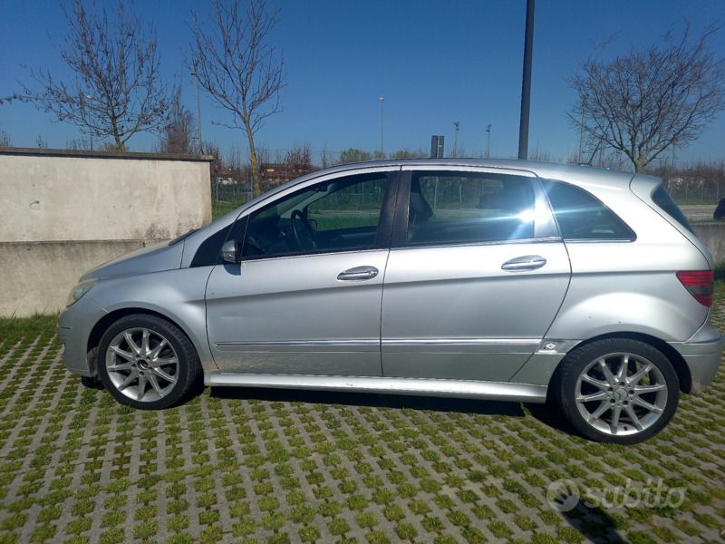 Usata Mercedes B180 109 CV (80 kW) 2005 Grigio Monovolume