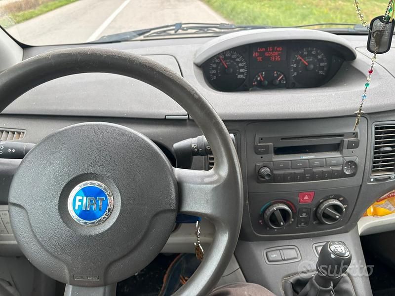 Usata Fiat Idea 95 CV (69 kW) 2004 Grigio Monovolume