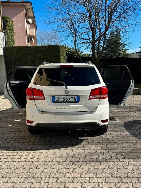 Usata Fiat Freemont 170 CV (125 kW) 2011 Bianco SUV