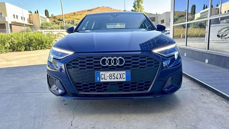 Blu/azzurro Usata 2022 Audi A3 Business Tre volumi | 23.000 € (Buon prezzo) - Immagine 1/4