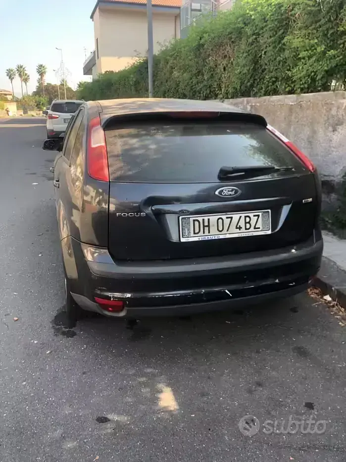 Usata Ford Focus 116 CV (85 kW) 2006 Grigio Berlina