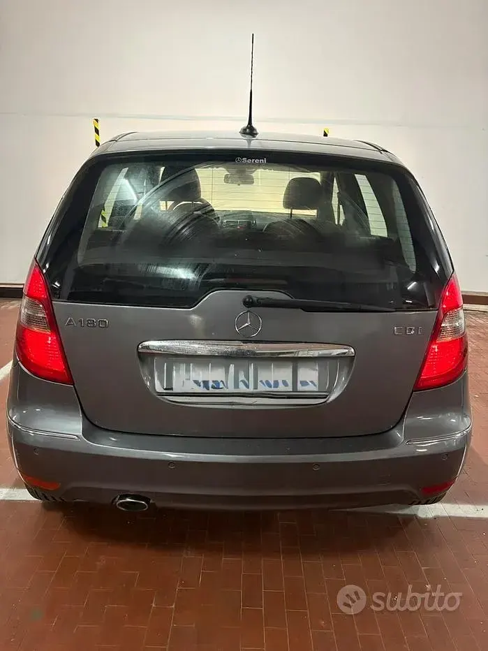Usata Mercedes A180 Elegance 109 CV (80 kW) 2009 Grigio Berlina