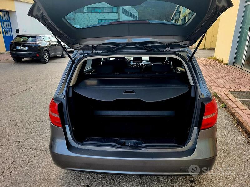 Usata Mercedes B160 Executive 90 CV (66 kW) 2014 Grigio Utilitaria