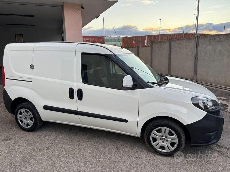 Usata Fiat Doblò 95 CV (69 kW) 2019 Bianco Monovolume