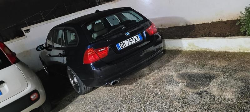 Blu Usata 2009 BMW 320 Station wagon | 3000 € (Buon prezzo) - Immagine 1/4