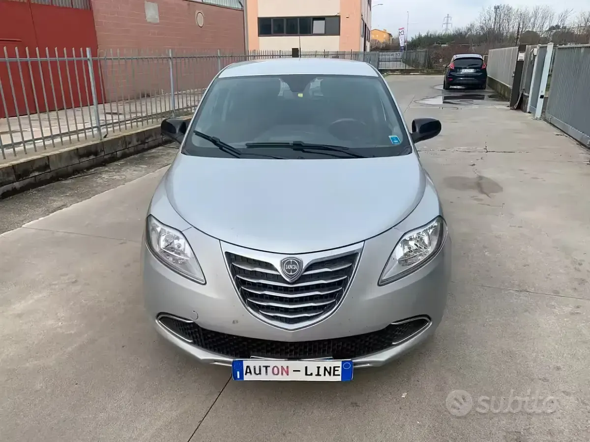 Usata Lancia Ypsilon Gold 95 CV (69 kW) 2014 Grigio Utilitaria