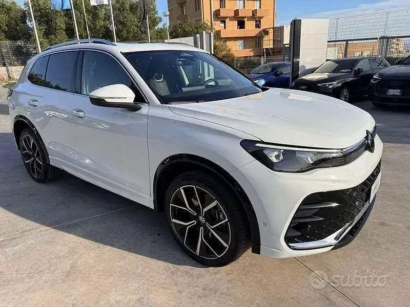 Usata VW Tiguan R-line 193 CV (141 kW) 2024 Bianco SUV