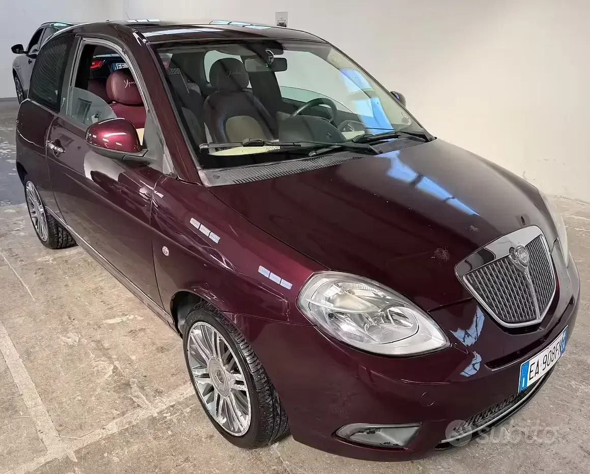Usata Lancia Ypsilon 60 CV (44 kW) 2009 Viola Utilitaria