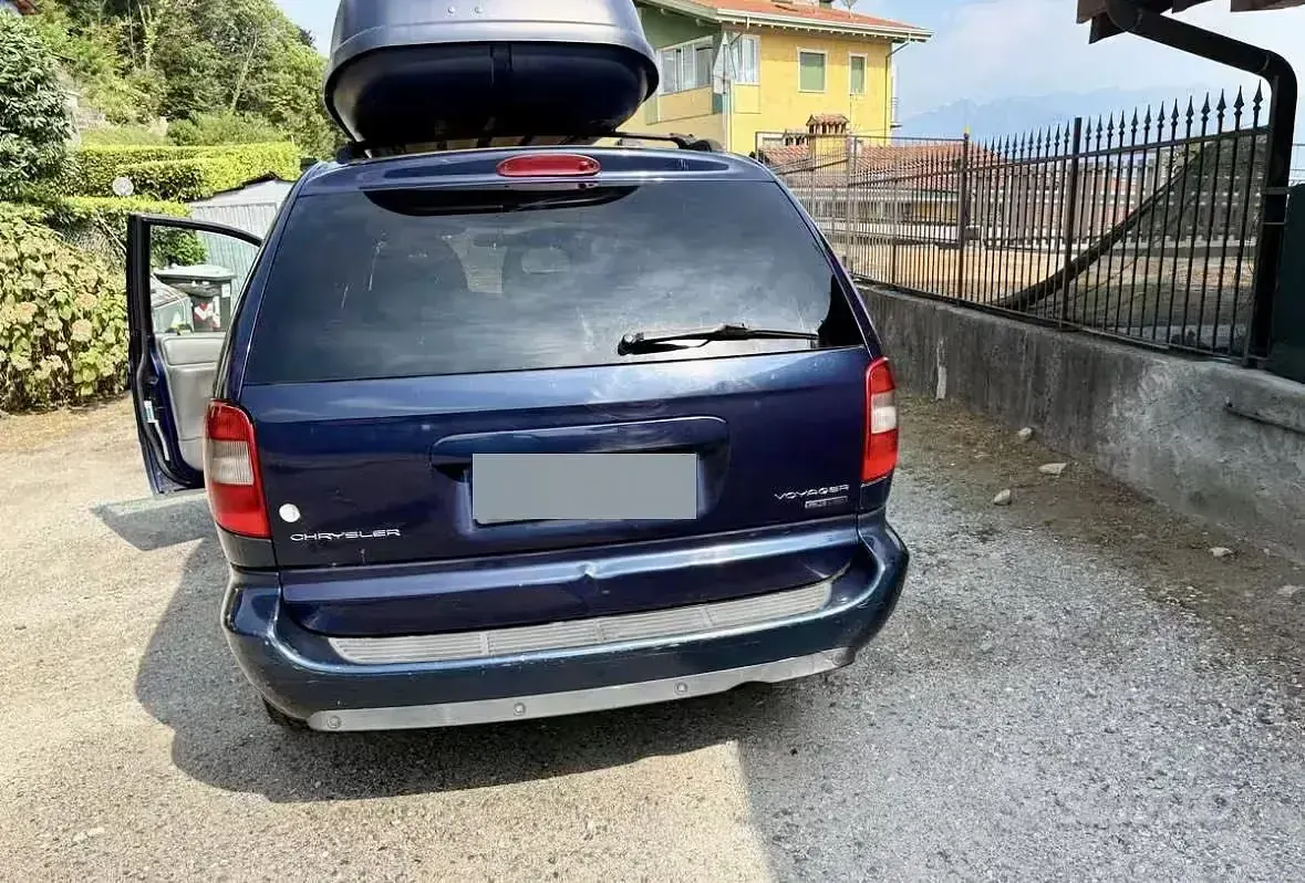 Usata Chrysler Voyager 150 CV (110 kW) 2007 Bluazzurro Monovolume