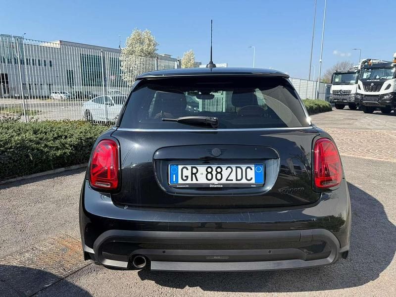 Usado Mini Cooper Premium 136 HP (100 kW) 2023 Preto Citadino