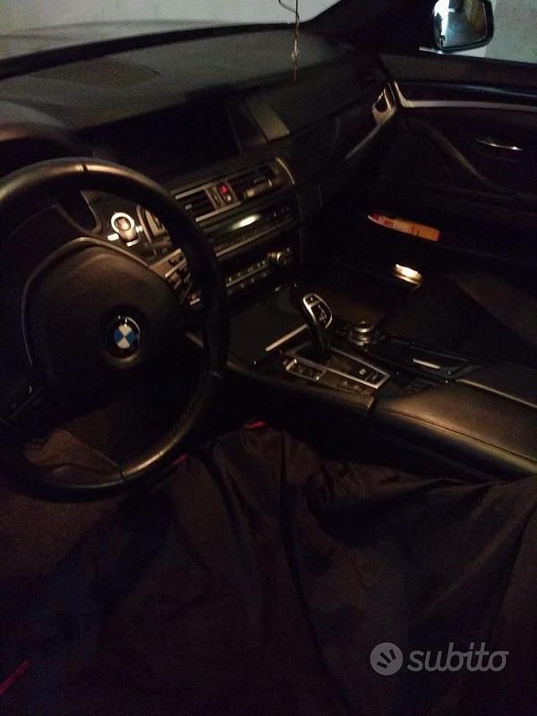 Usata BMW 530 258 CV (189 kW) 2011 Nero Station wagon