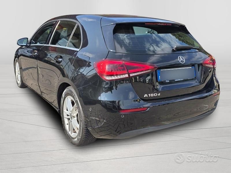 Usata Mercedes A180 Premium 116 CV (85 kW) 2019 Nero Berlina