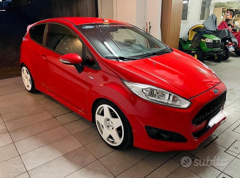 Rosso Usata 2017 Ford Fiesta ST-Line Berlina | 8500 € (Ottimo prezzo) - Immagine 1/4
