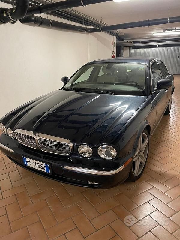 Usata Jaguar XJ8 2007 Blu Berlina