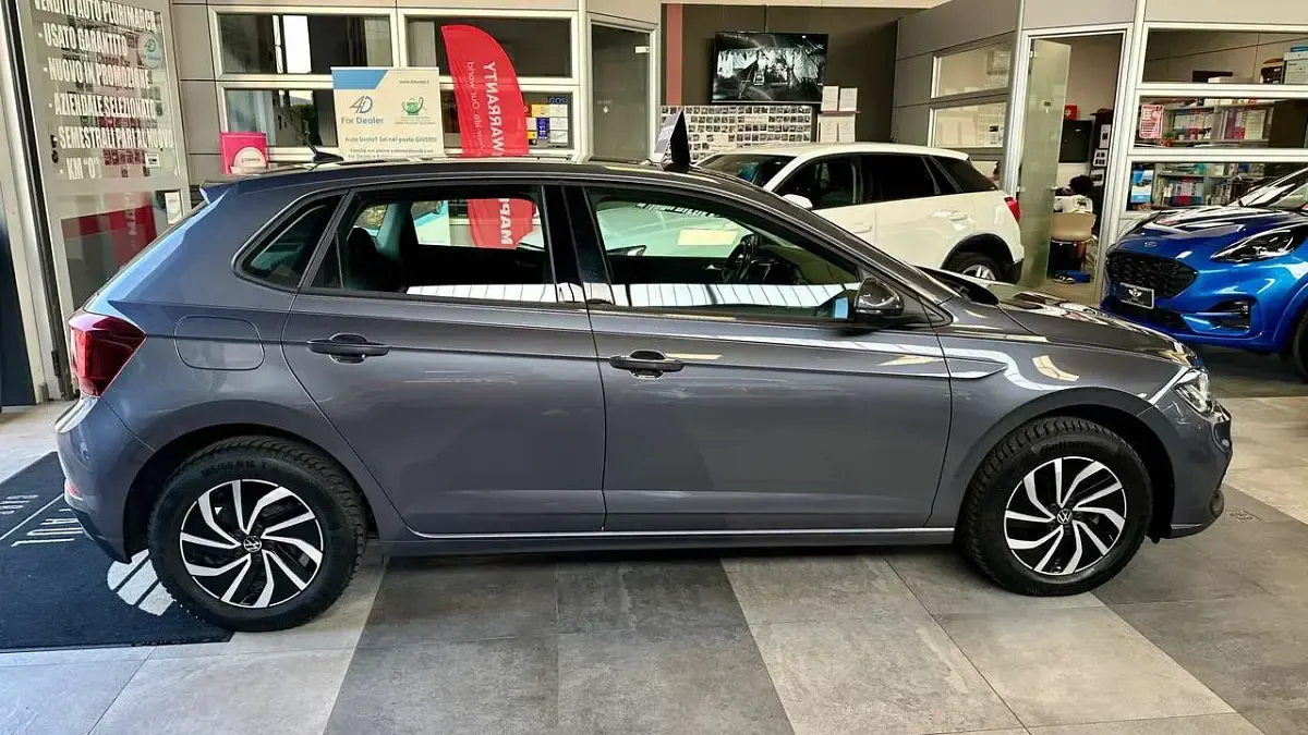 Usata VW Polo Life 90 CV (66 kW) 2022 Nero titanio Utilitaria