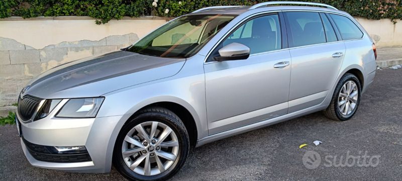 Grigio Usata 2019 Skoda Octavia Station wagon | 12.200 € (Buon prezzo) - Immagine 1/4