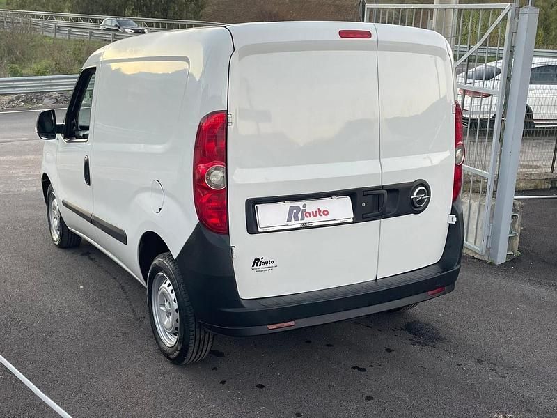Usata Opel Combo 105 CV (77 kW) 2015 Bianco Monovolume