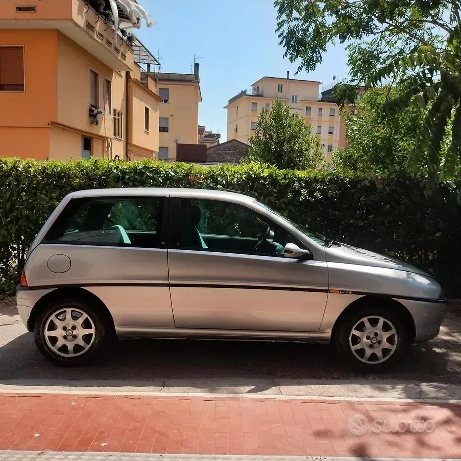 Usata Lancia Ypsilon 86 CV (63 kW) 1997 Grigio Utilitaria