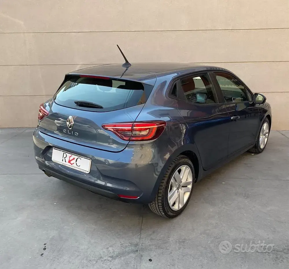 Usata Renault Clio V 101 CV (74 kW) 2021 Grigio Berlina