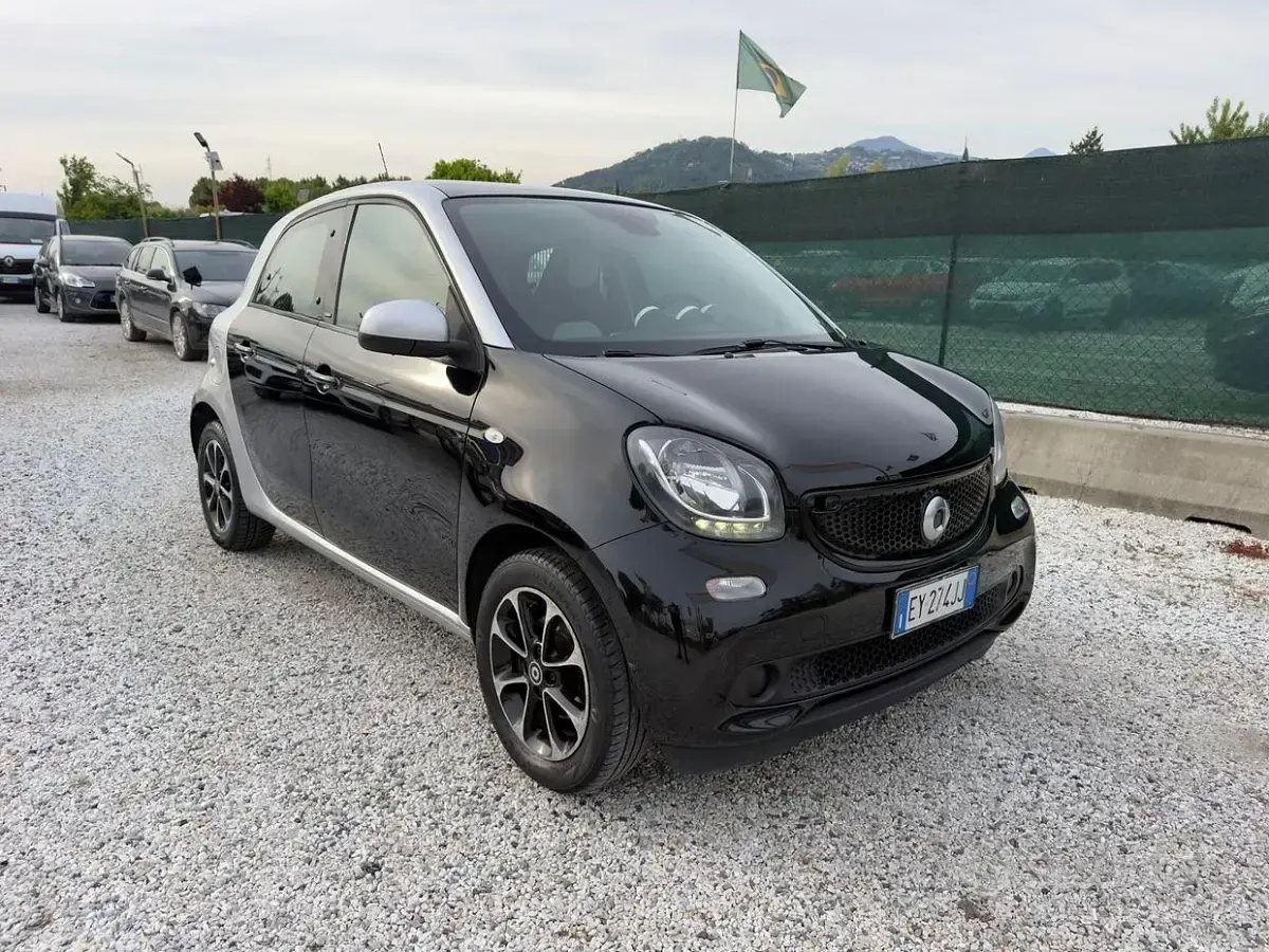 Usata Smart ForFour 71 CV (52 kW) 2015 Nero Utilitaria