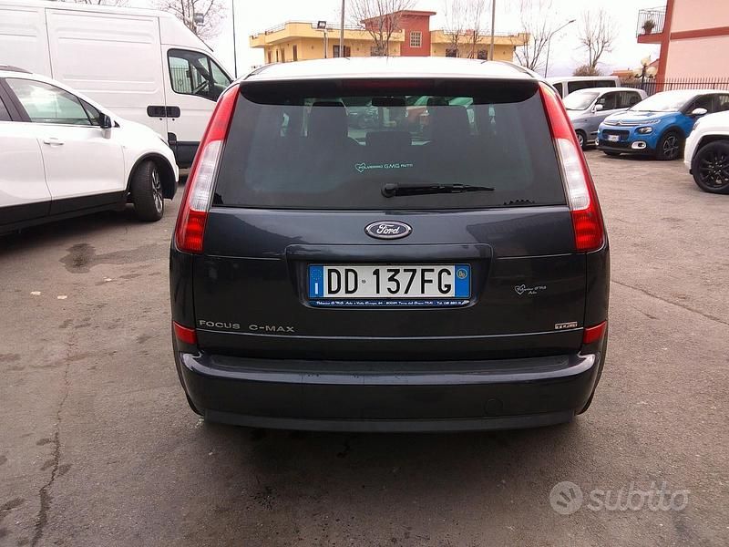 Begagnad Ford C-MAX 90 HK (66 kW) 2006 Grå Minibuss