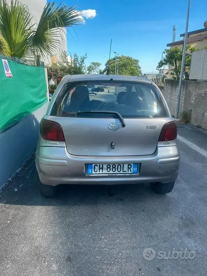 Usata Toyota Yaris 75 CV (55 kW) 2004 Berlina